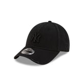 New York Yankees Distressed Black 9FORTY Adjustable Hat