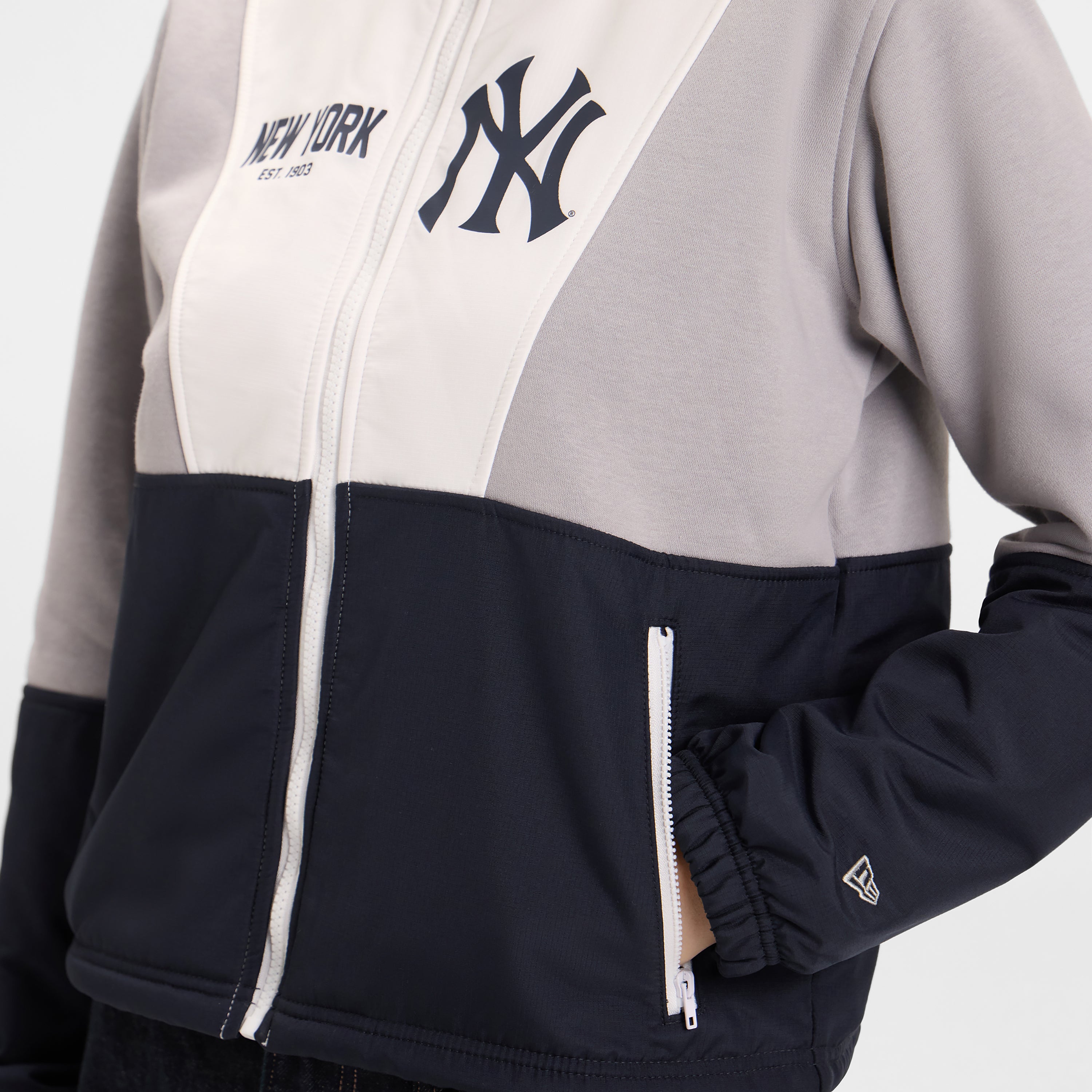 Chicago Bears Leisure Women's Full-Zip Sweatshirt