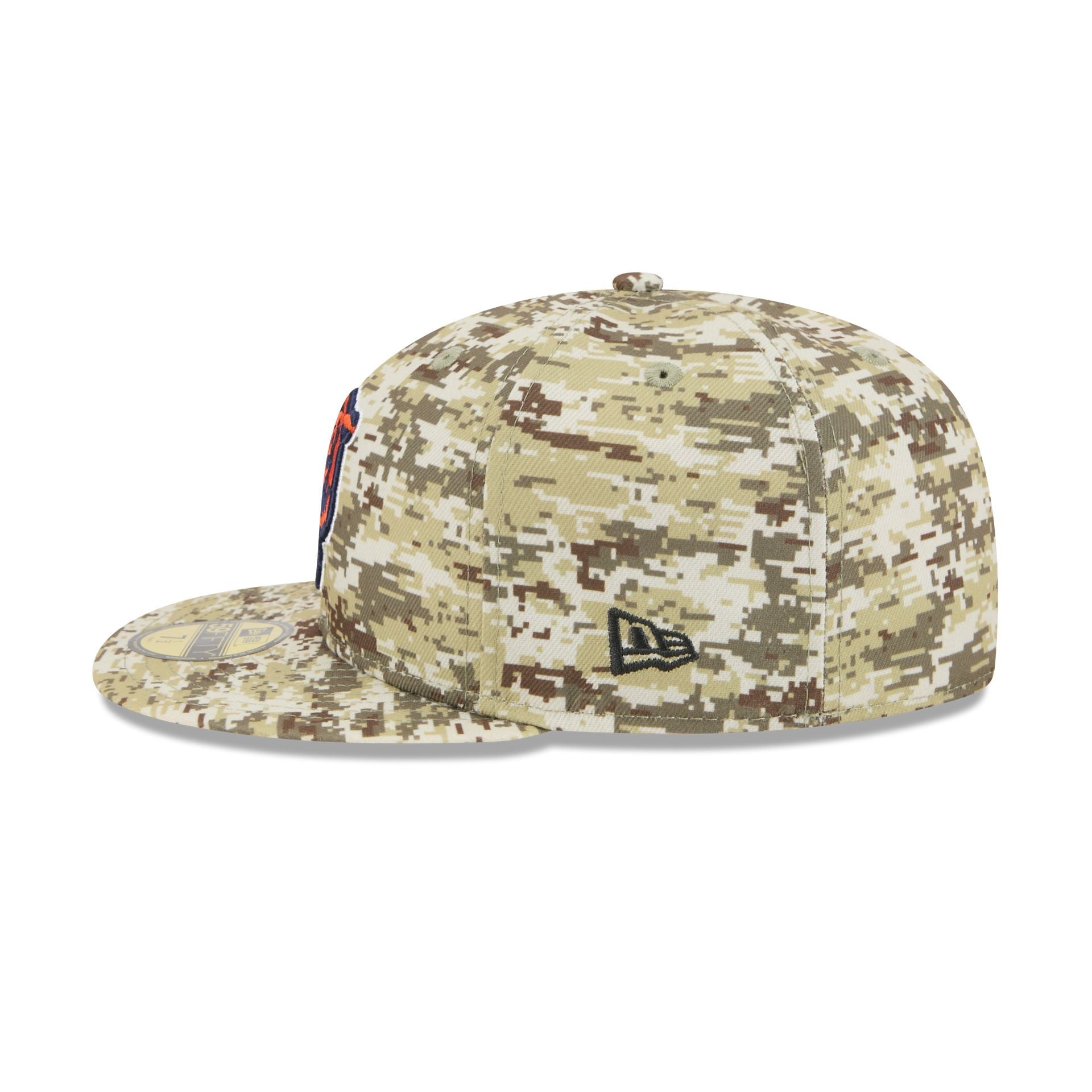 Chicago Bears 2025 Salute to Service Fan Gear 59FIFTY Fitted Hat