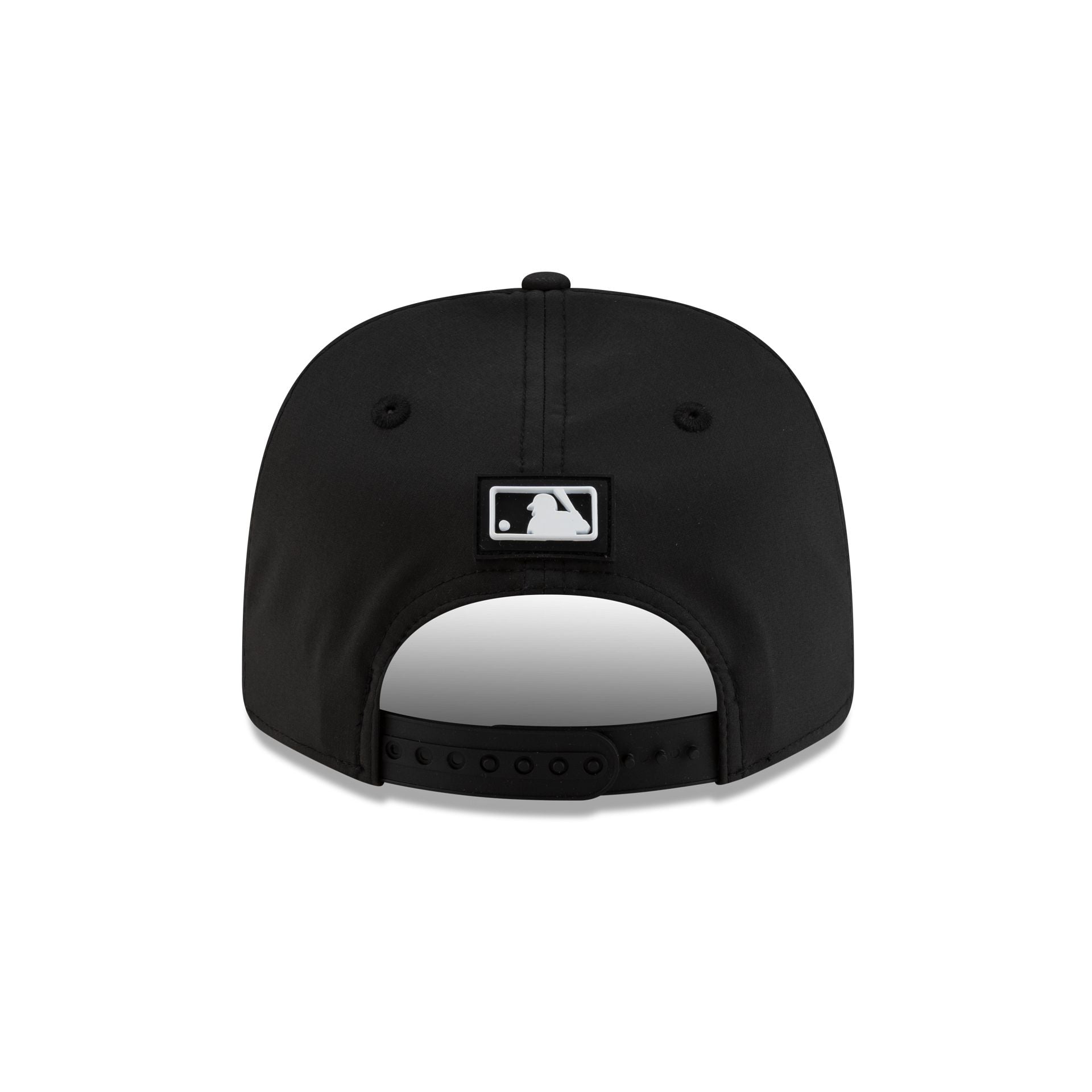 Atlanta Braves 2026 Clubhouse Black & White Split Panel 9SEVENTY Stretch-Snap Hat