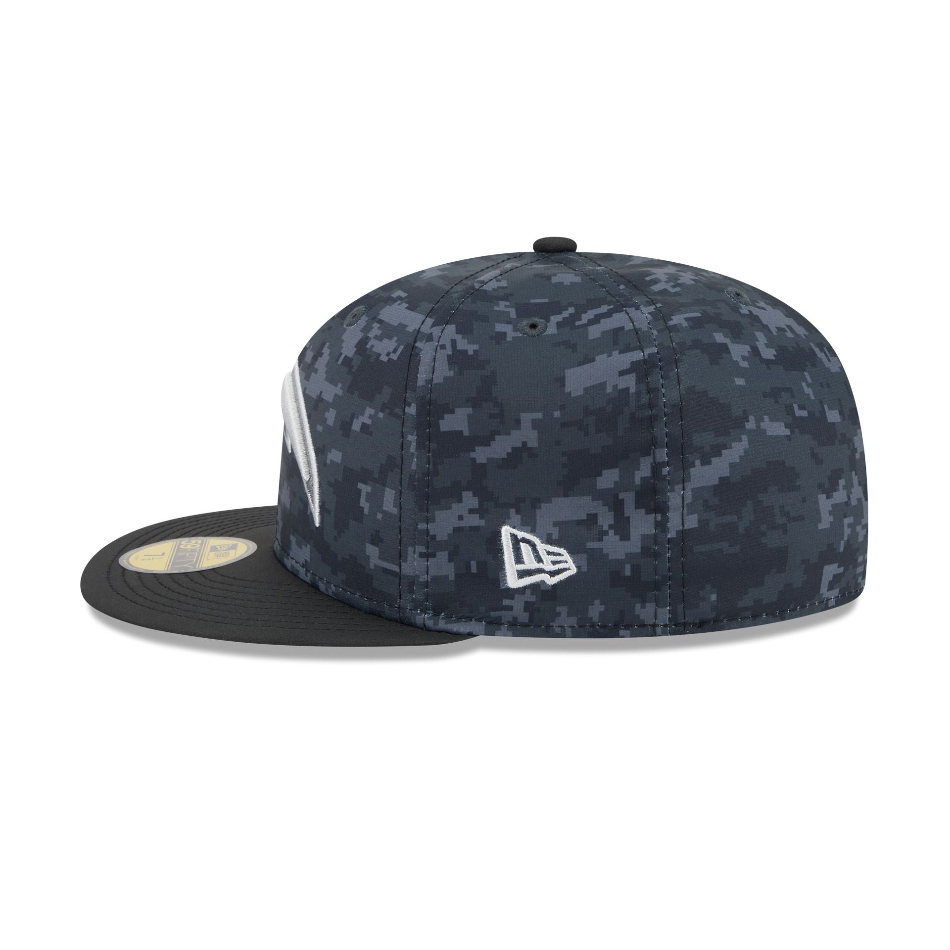 Los Angeles Chargers 2026 Salute to Service 59FIFTY Fitted Hat