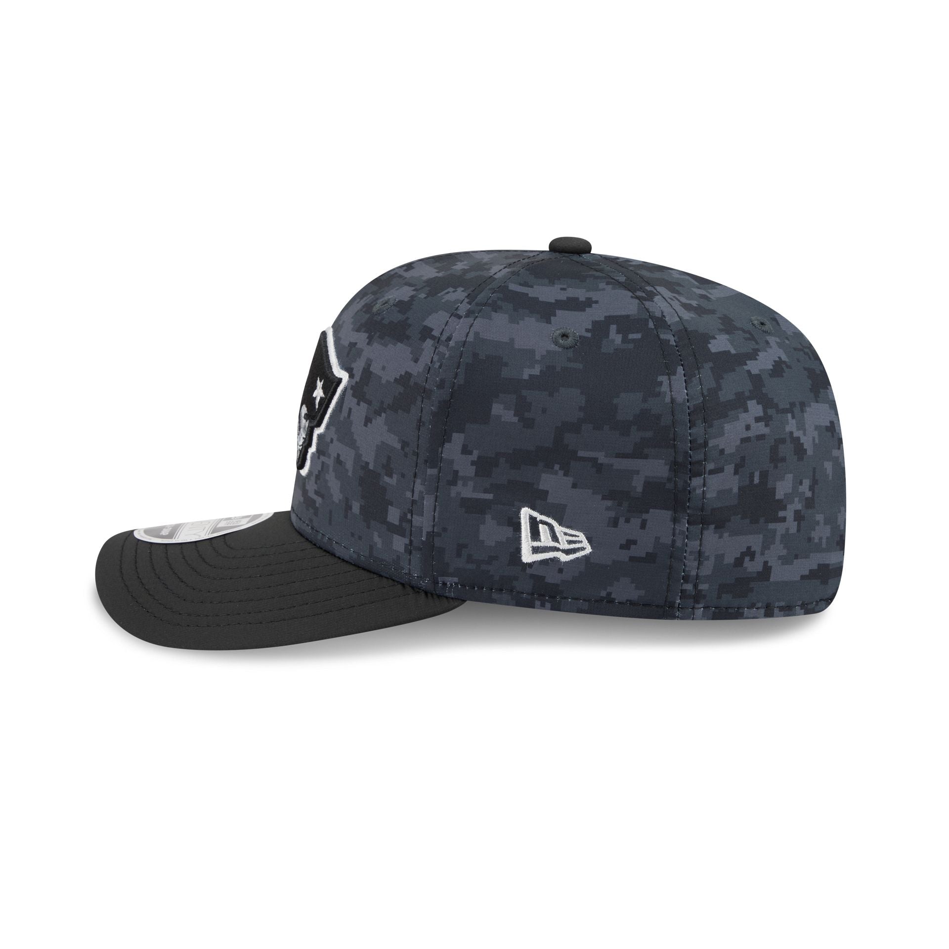 New England Patriots 2026 Salute to Service 9SEVENTY Stretch-Snap Hat